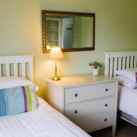May Tree Cottage Manorbier 5 Mins From The Beach Sleeps 4 Exteriör bild