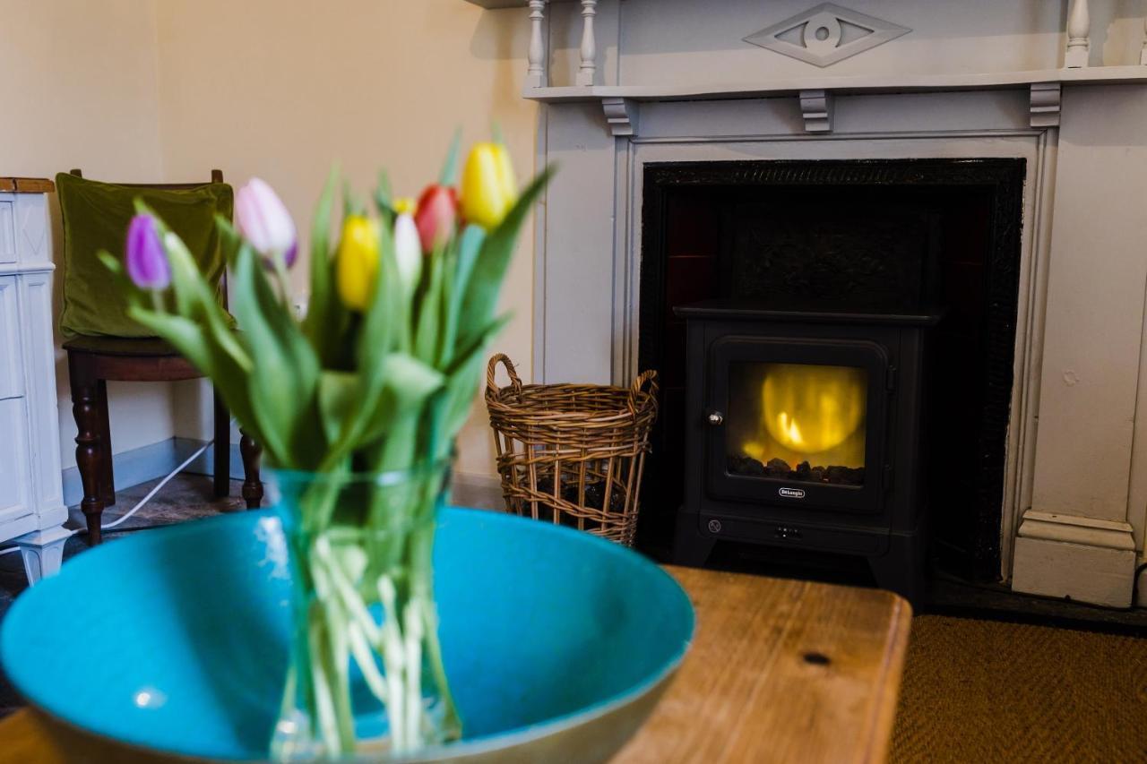 May Tree Cottage Manorbier 5 Mins From The Beach Sleeps 4 Exteriör bild