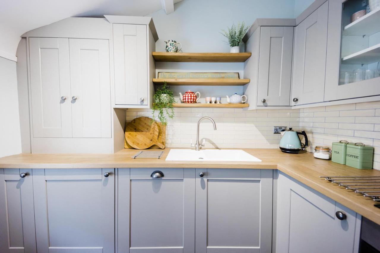 May Tree Cottage Manorbier 5 Mins From The Beach Sleeps 4 Exteriör bild