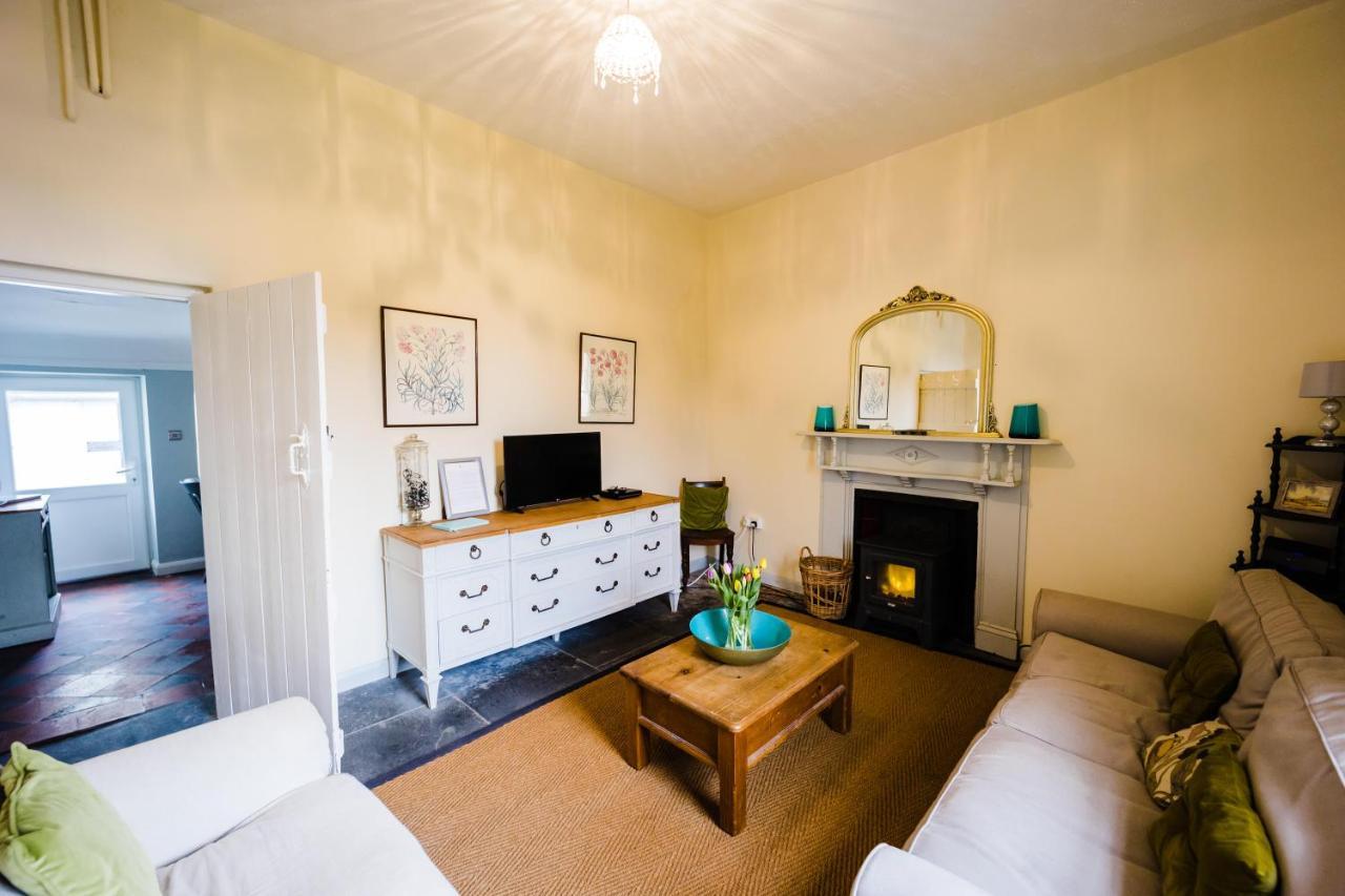 May Tree Cottage Manorbier 5 Mins From The Beach Sleeps 4 Exteriör bild