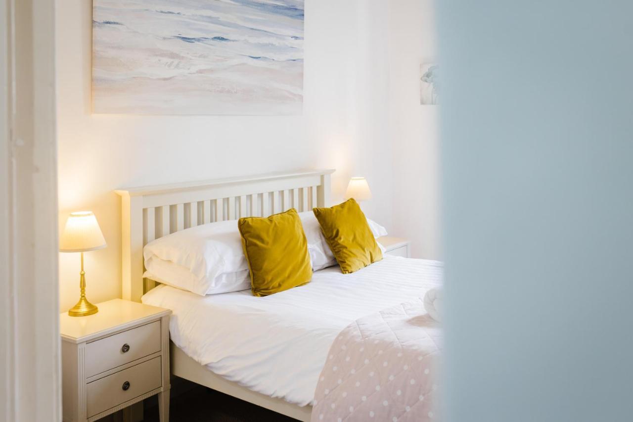 May Tree Cottage Manorbier 5 Mins From The Beach Sleeps 4 Exteriör bild