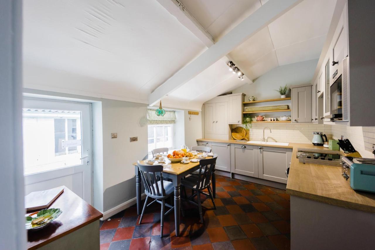 May Tree Cottage Manorbier 5 Mins From The Beach Sleeps 4 Exteriör bild