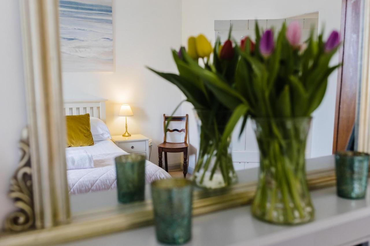 May Tree Cottage Manorbier 5 Mins From The Beach Sleeps 4 Exteriör bild